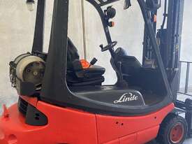 Linde H20-350 2.0 tonne Triplex Mast, Lift height 6220mm / 2725 Closed Height, Twin Pedal, Sideshift - picture0' - Click to enlarge