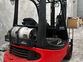 Linde H20-350 2.0 tonne Triplex Mast, Lift height 6220mm / 2725 Closed Height, Twin Pedal, Sideshift - picture1' - Click to enlarge