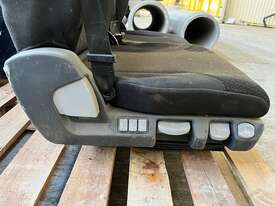 2 X ISUZU TRUCK SEATS R/H ONLY - picture1' - Click to enlarge