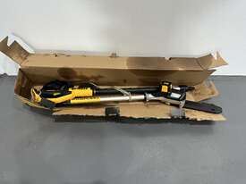 DeWalt Cordless Pole Saw - picture0' - Click to enlarge