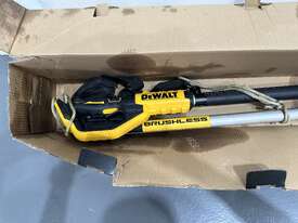 DeWalt Cordless Pole Saw - picture1' - Click to enlarge