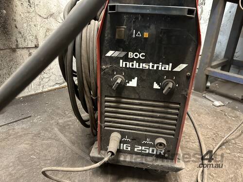 BOC Industrial WF2 And MIG 250 Welder Set