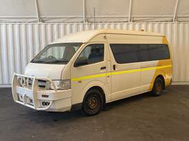2006 Toyota Hiace Commuter Diesel - picture0' - Click to enlarge