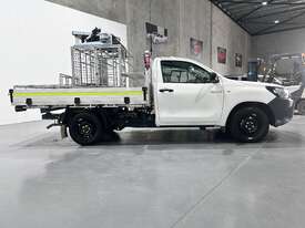 2022 Toyota Hilux Workmate Petrol - picture0' - Click to enlarge