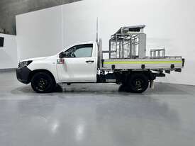 2022 Toyota Hilux Workmate Petrol - picture2' - Click to enlarge