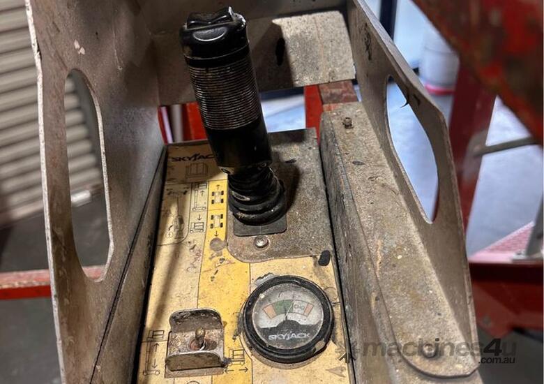 2012 Skyjack SJ12 Vertical Lift image 2