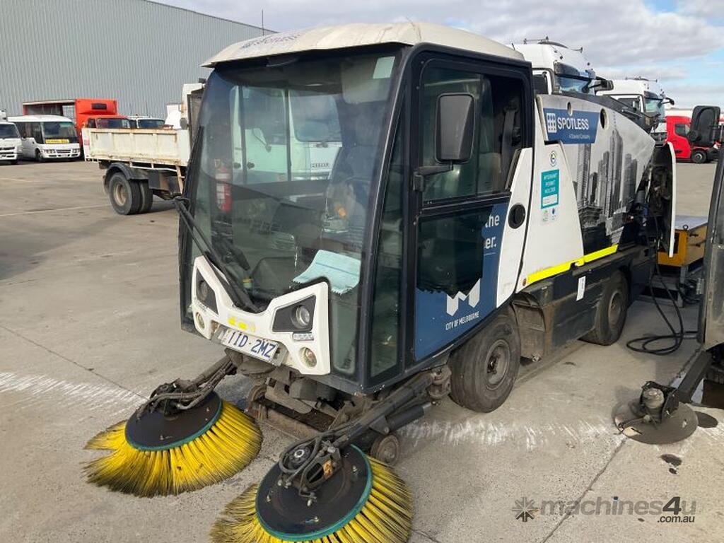 Buy Used 2017 johnston 2017 Johnston Street Sweeper Trucks in ALTONA ...