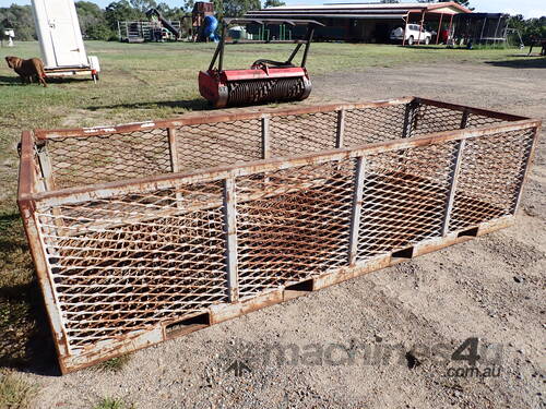 Lifting cage/stillage for forklifts