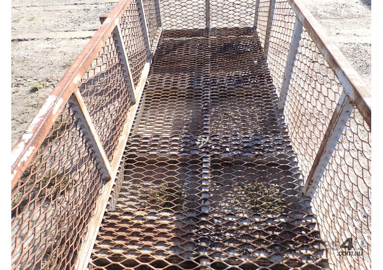 caption Lifting cage/stillage for forklifts
