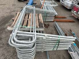 Bulk Lot Of Barricades - picture0' - Click to enlarge
