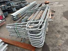 Bulk Lot Of Barricades - picture0' - Click to enlarge
