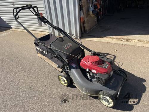 Honda HRU216 Easy Start Self Propelled Mower