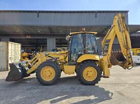 2012 KOMATSU BIG WHEEL BACKHOE U4699 + Attachments Included! - picture0' - Click to enlarge