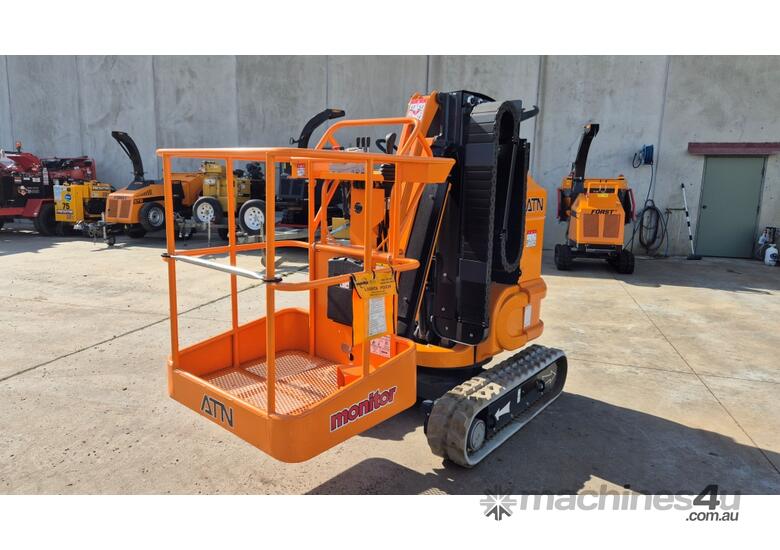 caption Monitor ML810 - 8m Tracked Mast Lift