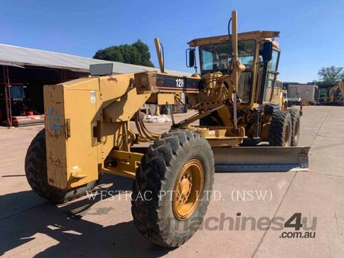 caption CAT 12H Motor Graders