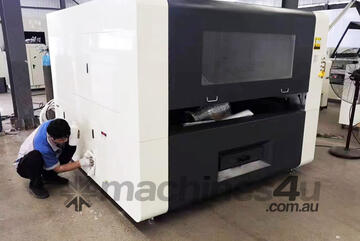 AXIS DAHAN 300W CO2 + 2000W FIBRE COMBINATION LASER CUTTER