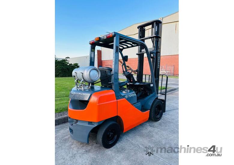 caption 2013 TOYOTA 2.5T 32-8FG25 8 SERIES TOYOTA FORKLIFT