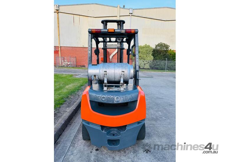 caption 2013 TOYOTA 2.5T 32-8FG25 8 SERIES TOYOTA FORKLIFT