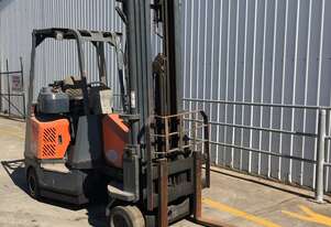 AISLE-MASTER 20S Narrow Aisle Forklift