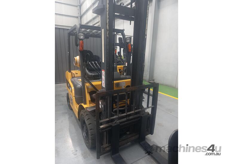 Used Cat 2.5T Forklift _ GP25N