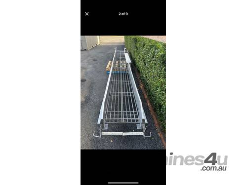 caption Large Conveyor