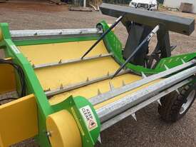 2022 John Deere AU800 Feeder Wagons - picture2' - Click to enlarge