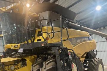 2014 NEW HOLLAND CR8090 COMBINE