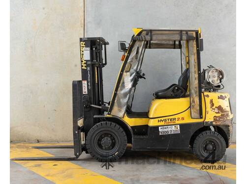 caption HYSTER H2.5TX Counterbalance Forklift