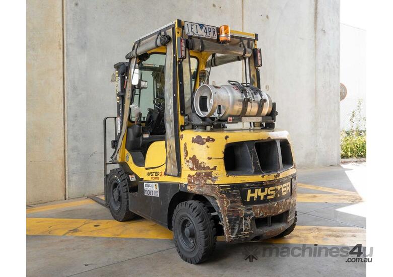 caption HYSTER H2.5TX Counterbalance Forklift
