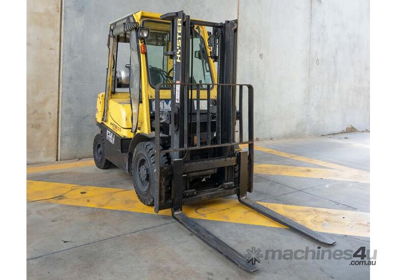 caption HYSTER H2.5TX Counterbalance Forklift