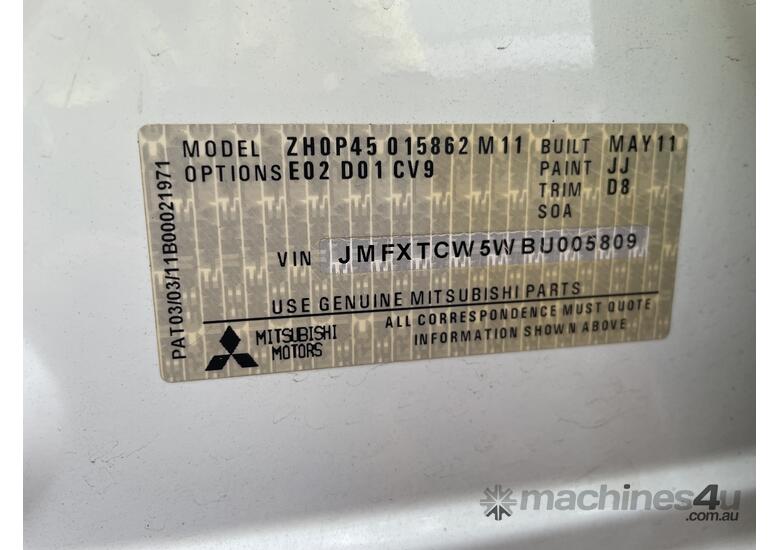 caption 2011 Mitsubishi Outlander LS Petrol