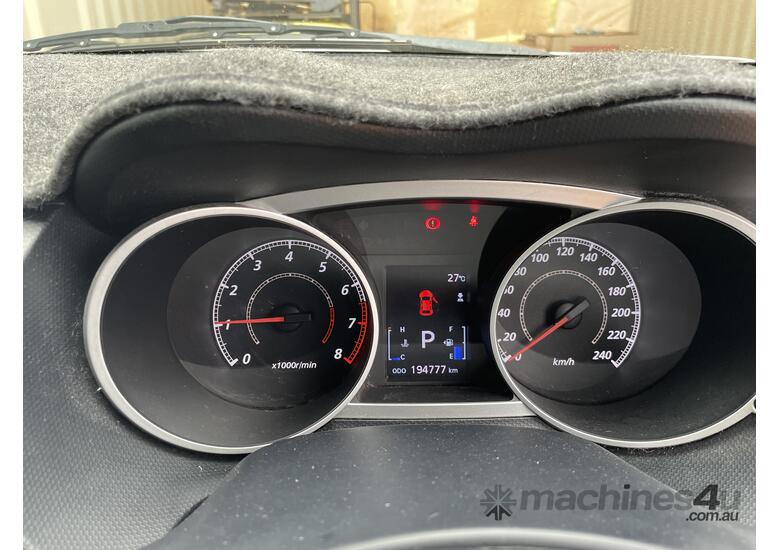 caption 2011 Mitsubishi Outlander LS Petrol