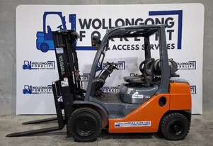 Wollongong Forklift: 2011 Toyota 2.5T LPG, 3-Stage Container Mast, 4.5m Lift!