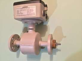 Siemens MAG3100 Electromagnetic Flow Sensor: 7ME6340-1VJ13-2AA1-Z
 - picture0' - Click to enlarge