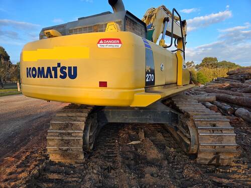 2017 KOMATSU PC270-8 WITH GRAB AND SAW