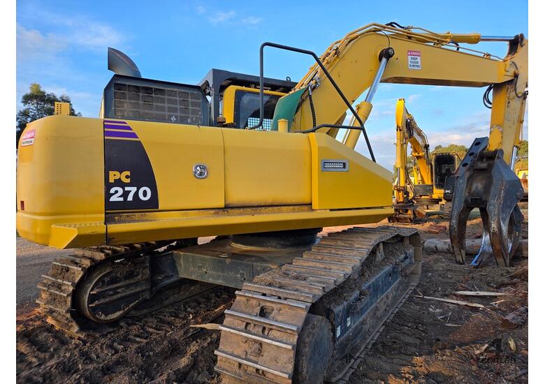 2017 KOMATSU PC270-8 WITH GRAB AND SAW
