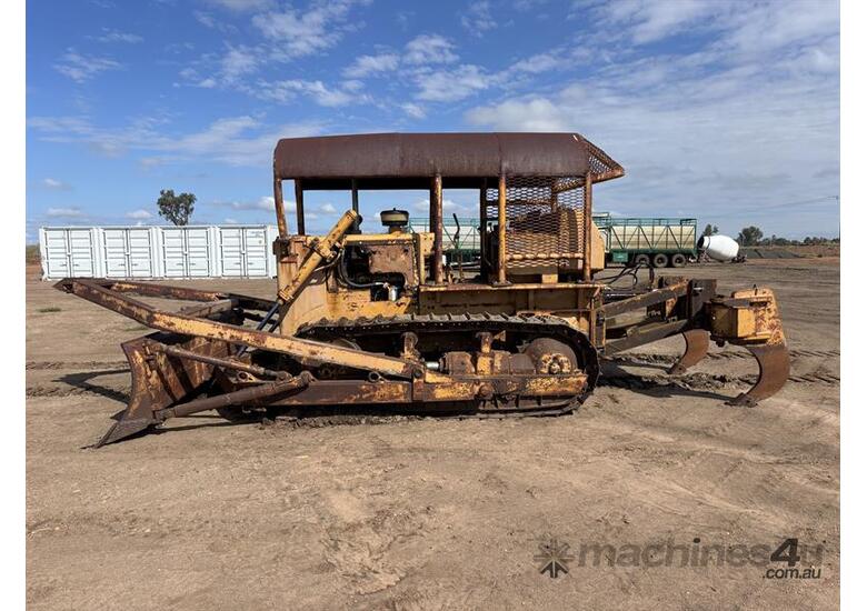 caption KOMATSU D50-15 DOZER