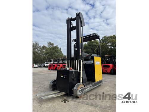 F709 Yale Sit down reach truck 