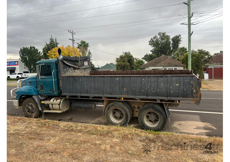 Mack METRO-LINER Tipping tray Truck