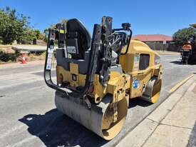 2018 CATERPILLAR CB2.7 DOUBLE DRUM ROLLER U4825 - picture1' - Click to enlarge
