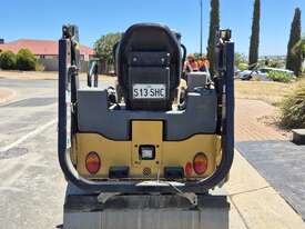 2018 CATERPILLAR CB2.7 DOUBLE DRUM ROLLER U4825 - picture2' - Click to enlarge