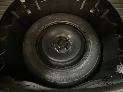 caption 2008 Holden Commodore Lumina 60th Anniversary Sedan