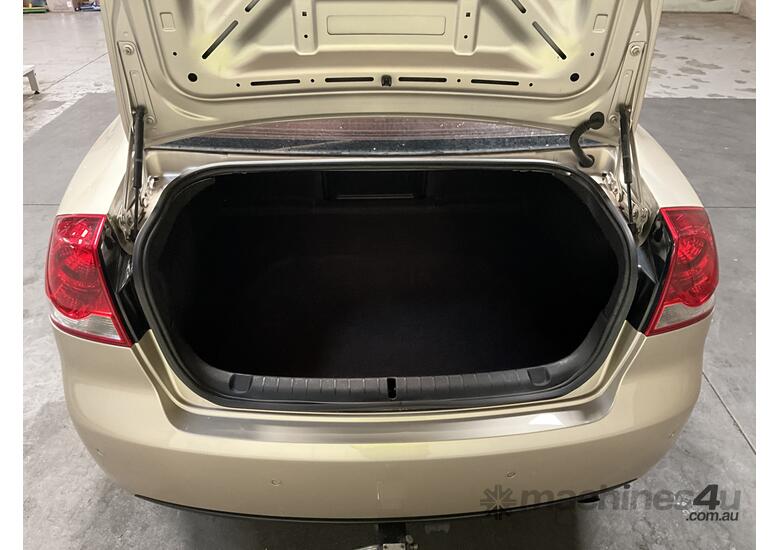 caption 2008 Holden Commodore Lumina 60th Anniversary Sedan