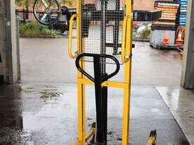 Drum Lifting and Tipping Trolley. - picture0' - Click to enlarge