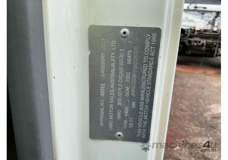 caption 2011 Hino 300 series Table Top