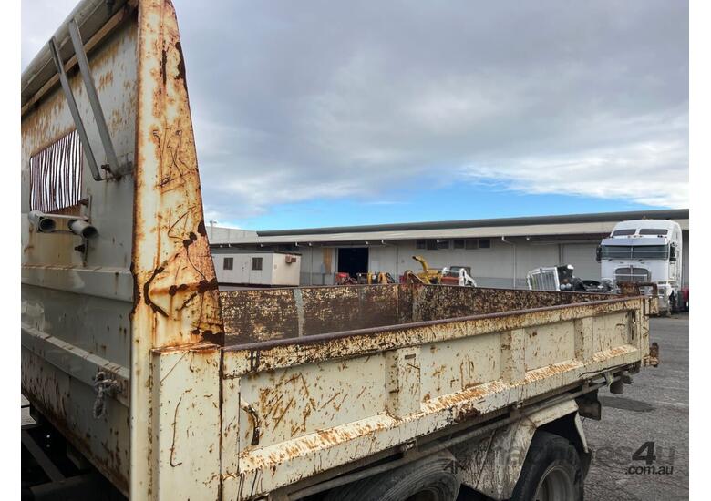 caption 2009 Hino 300 616 Tipper