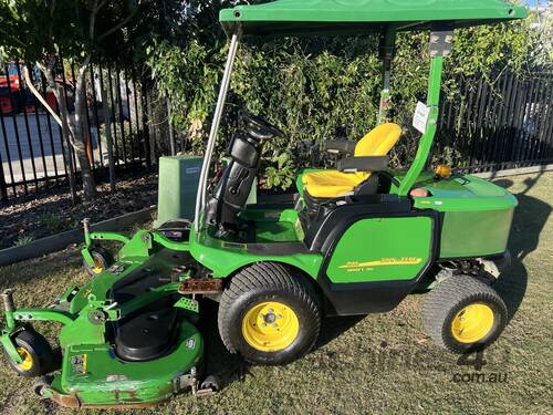 John Deere 1565 Commercial OutFront Mower