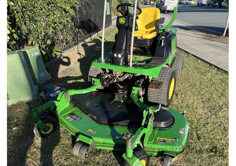 John Deere 1565 Commercial OutFront Mower
