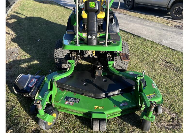 John Deere 1565 Commercial OutFront Mower