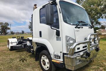 Isuzu FSR850 Long 4x2 Cab/Chassis Truck. Isuzu FSR850 Long 4x2 Cab/Chassis Truck.